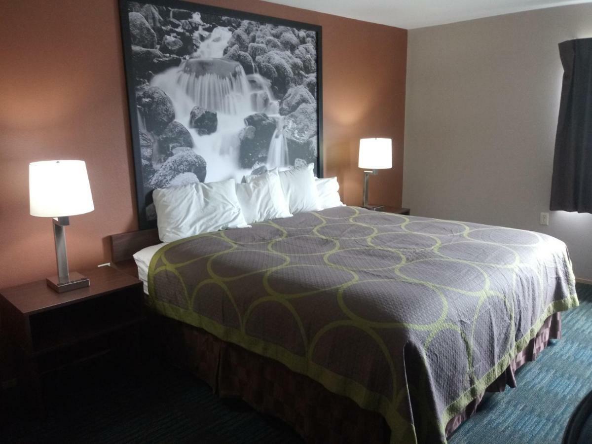 Super 8 By Wyndham Motel