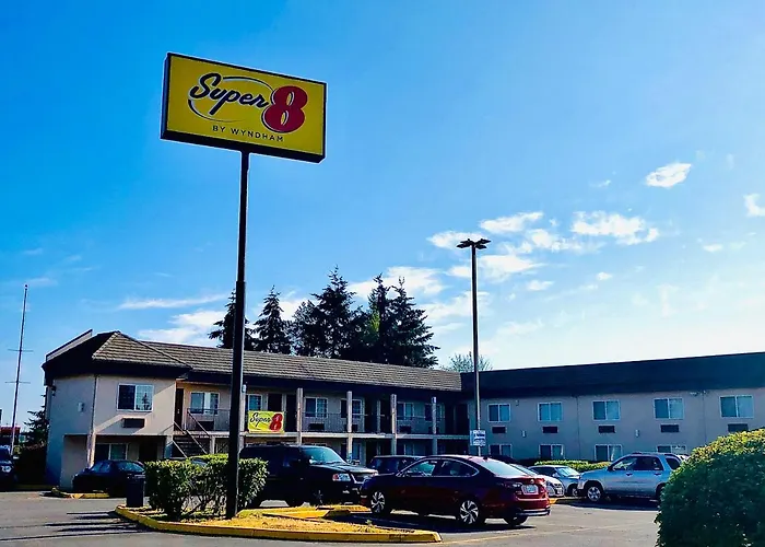 Super 8 By Wyndham Lynnwood