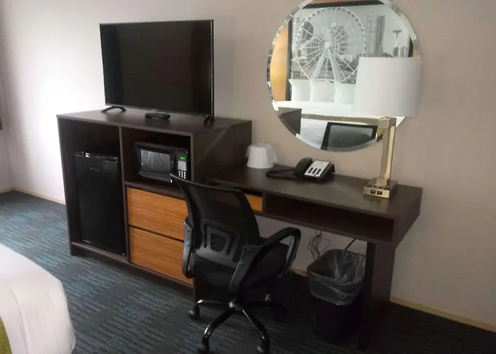 Super 8 By Wyndham Lynnwood