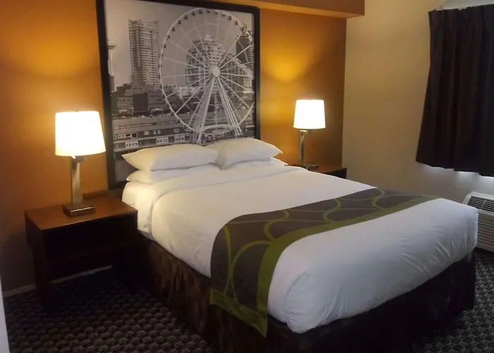 Super 8 By Wyndham Lynnwood
