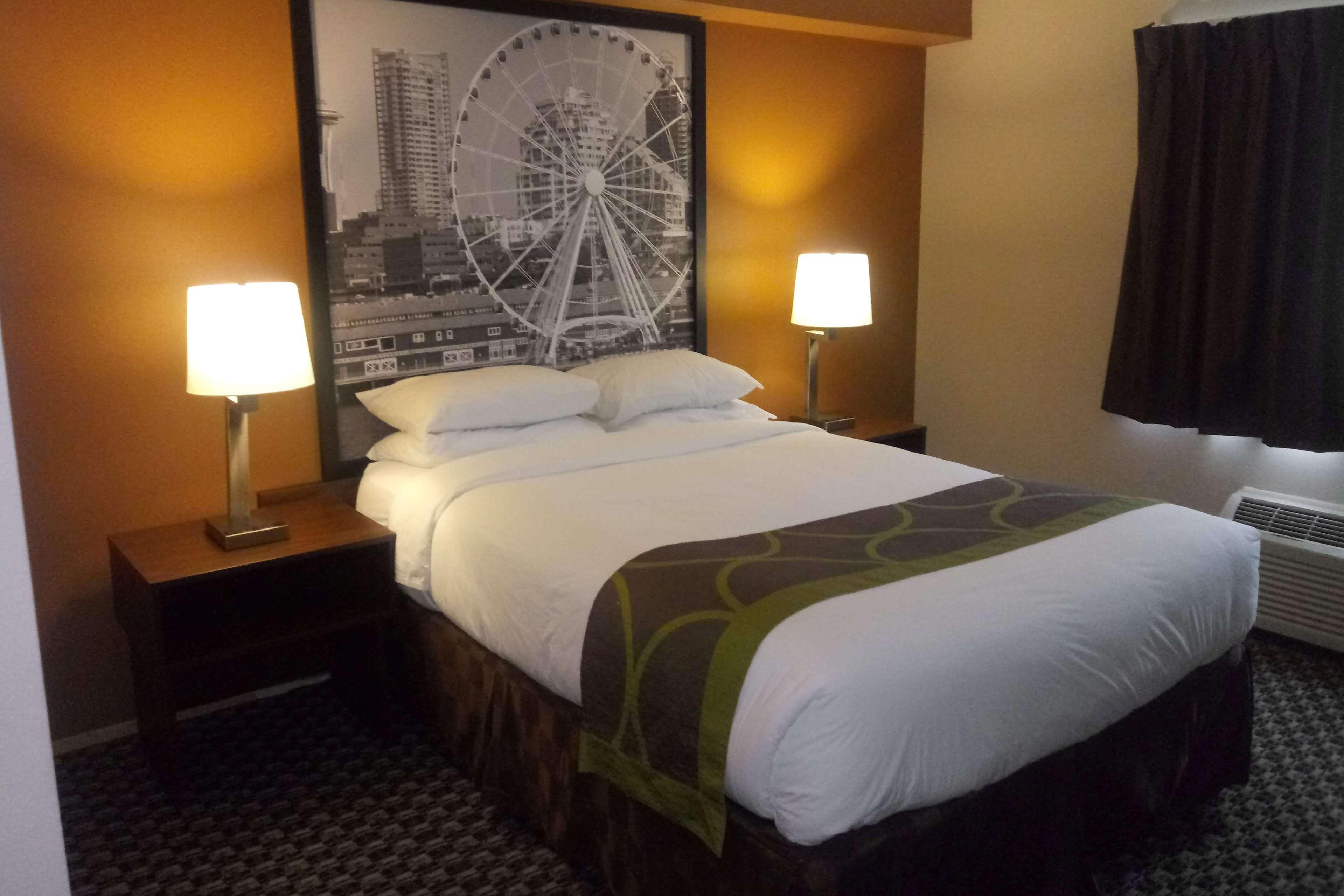 Super 8 By Wyndham Motel Lynnwood